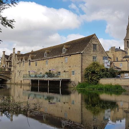 Riverside Stamford Stays Екстериор снимка