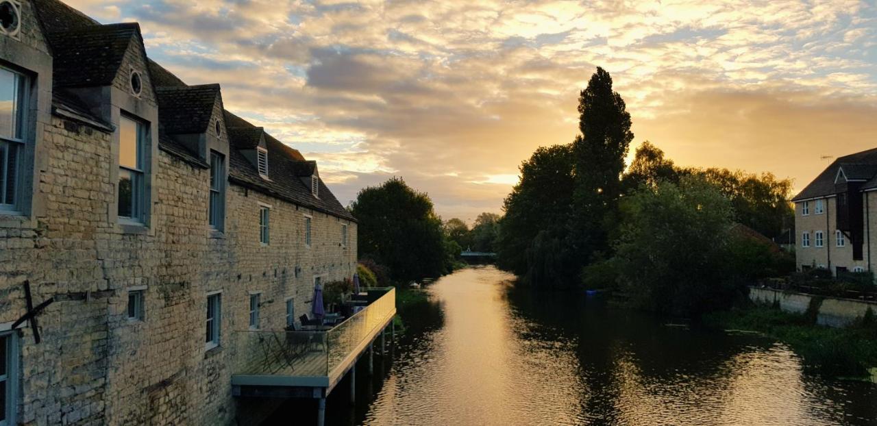 Riverside Stamford Stays Екстериор снимка