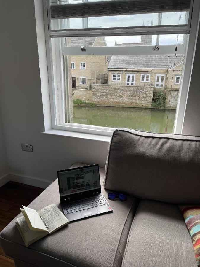 Riverside Stamford Stays Екстериор снимка