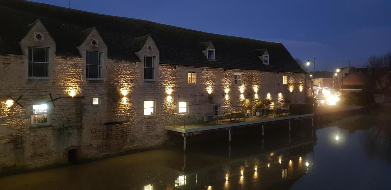 Riverside Stamford Stays Екстериор снимка